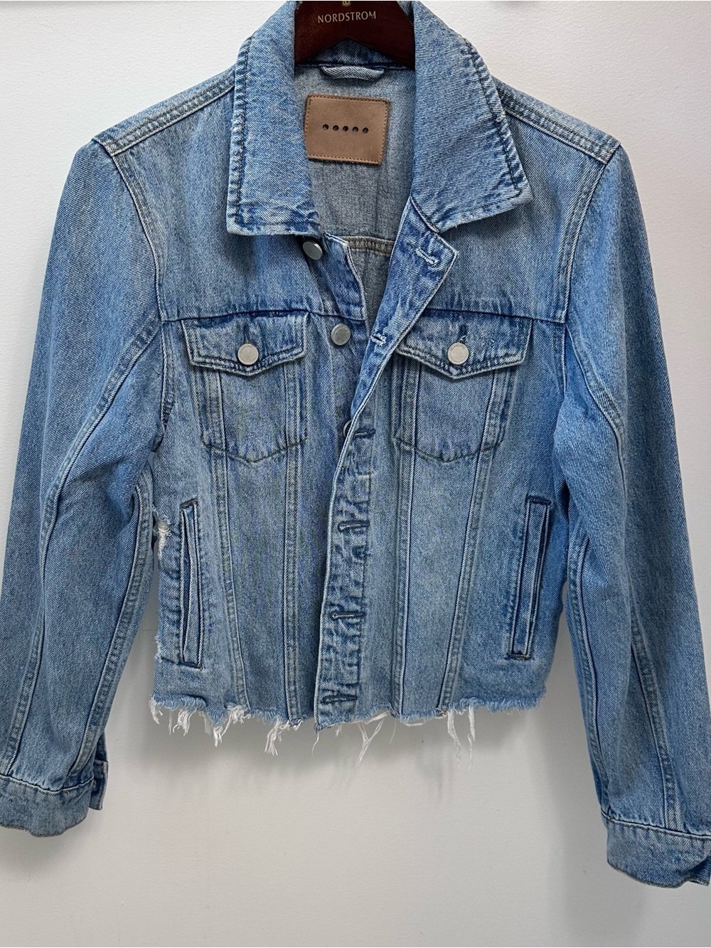 BLANKNYC Light Wash Distressed Cropped Denim Jacket Raw Hem Women’s Large